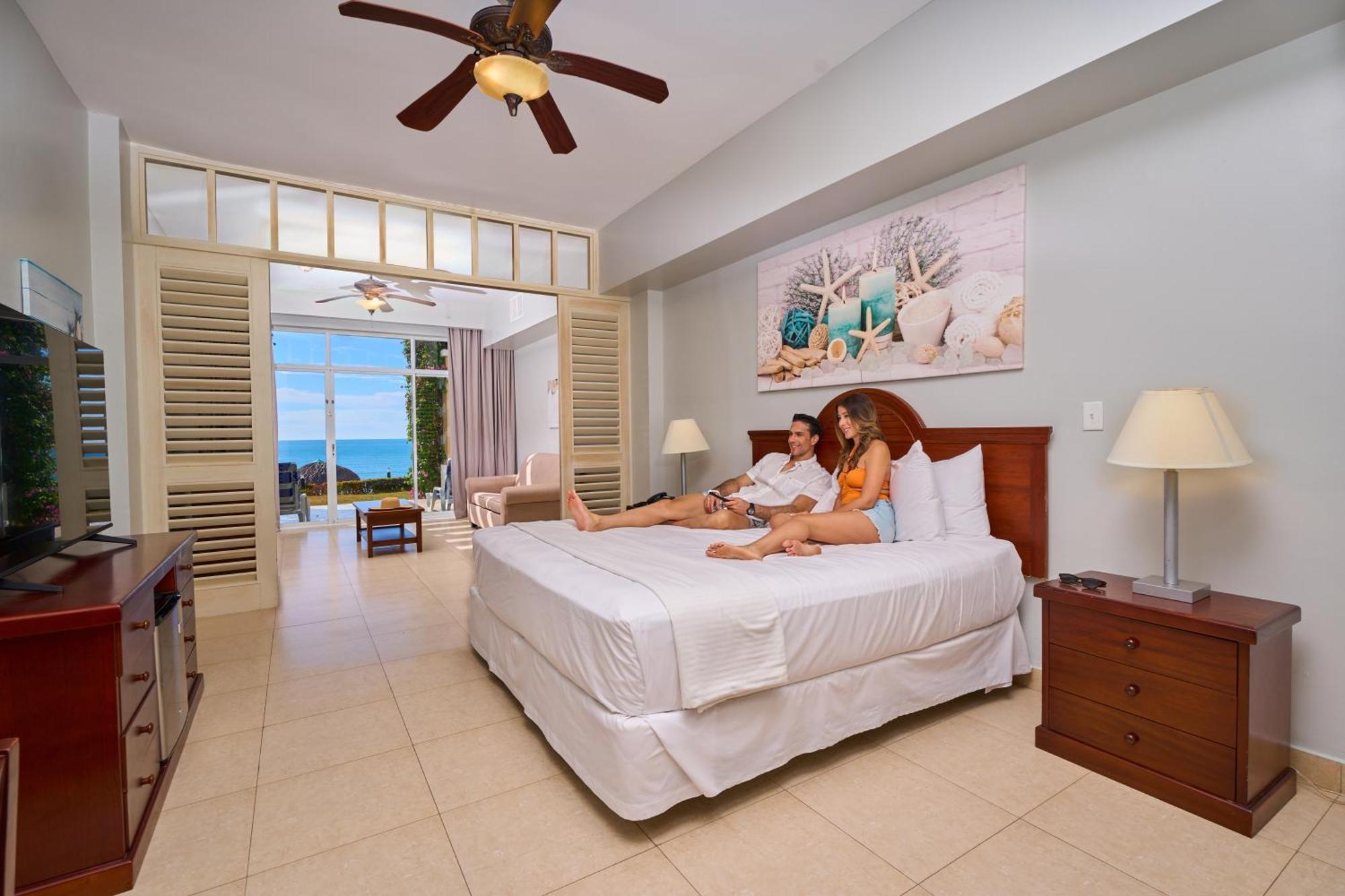 فندق Gran Evenia Bijao سانتا كلارا المظهر الخارجي الصورة A bedroom at the Iberostar Grand Hotel Bávaro