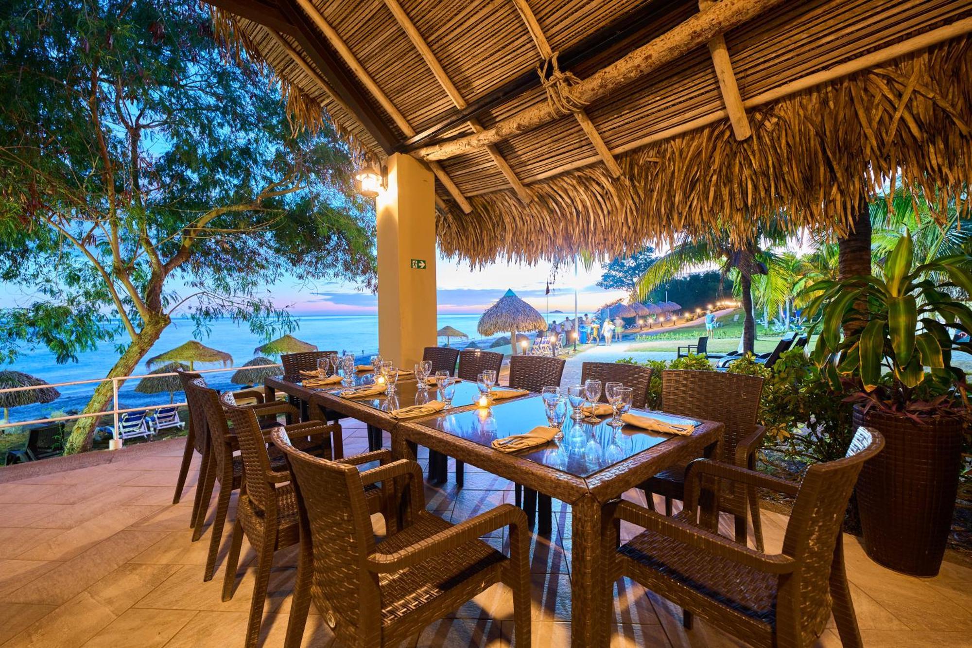 فندق Gran Evenia Bijao سانتا كلارا المظهر الخارجي الصورة The Beachfront Restaurant