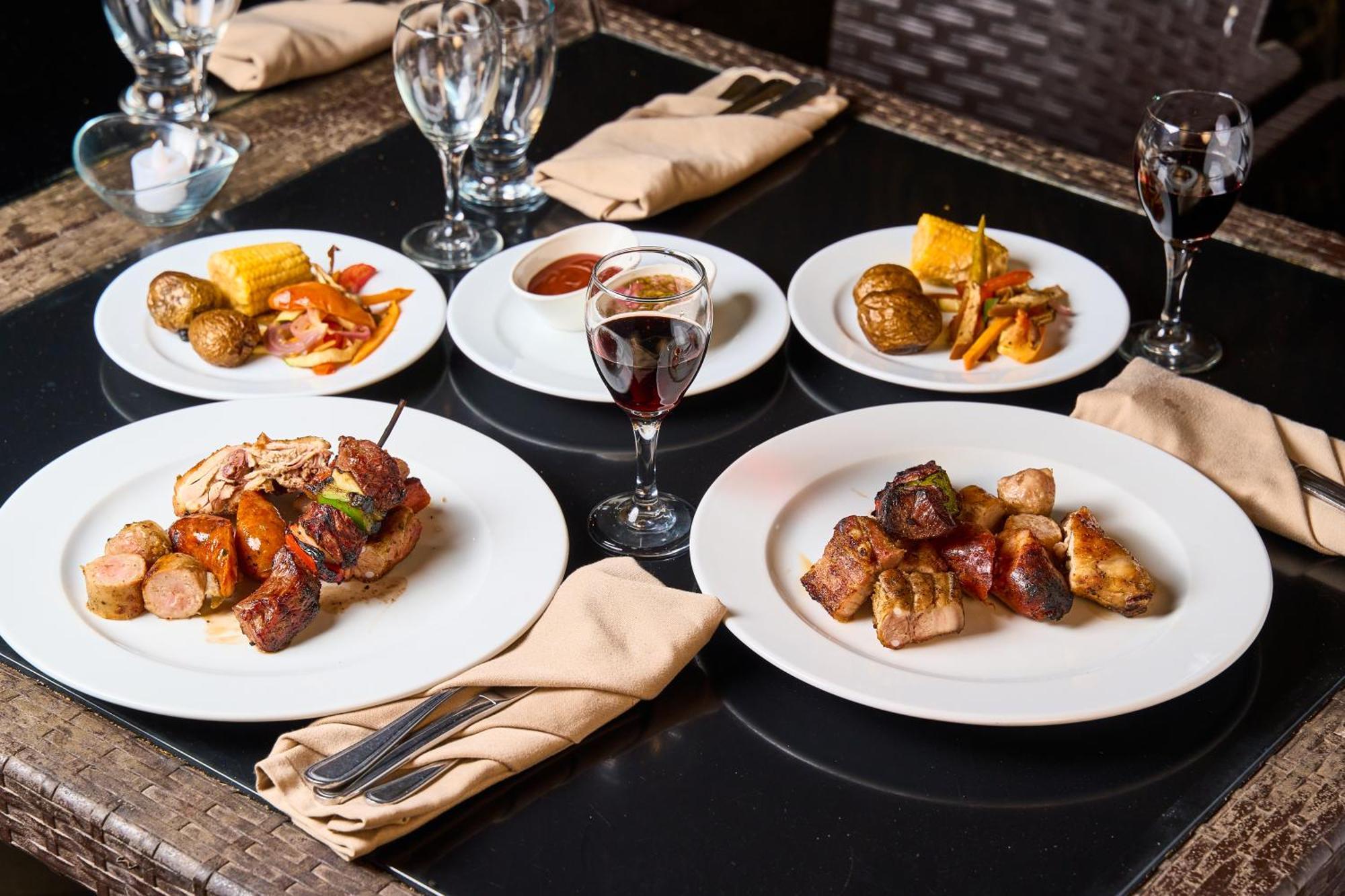 فندق Gran Evenia Bijao سانتا كلارا المظهر الخارجي الصورة A selection of dishes at the restaurant