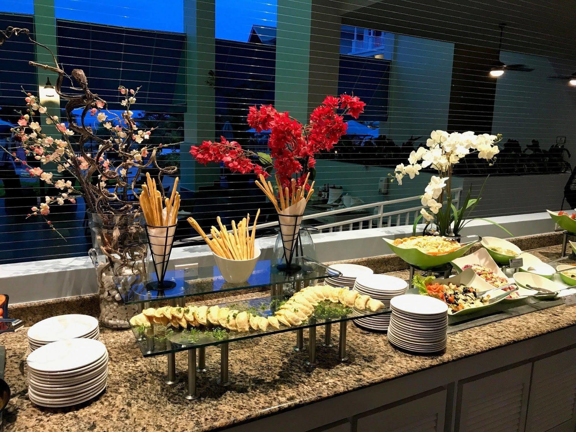 فندق Gran Evenia Bijao سانتا كلارا المظهر الخارجي الصورة A buffet at a wedding reception